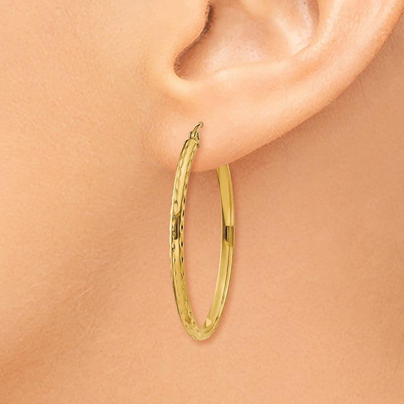 14k 2.5x35mm Lightweight Diamond-cut Oval Tube Hoop Earrings TE514
