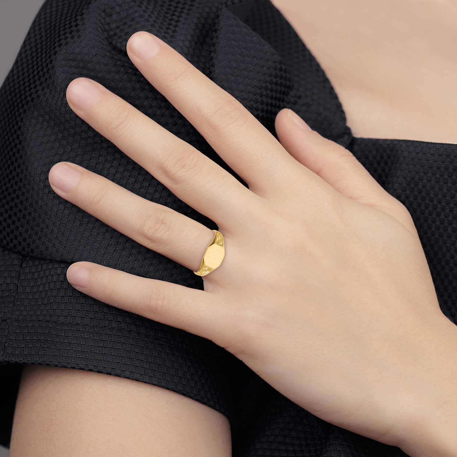 14k 8.5x7.0mm Closed Back Signet Ring RS342