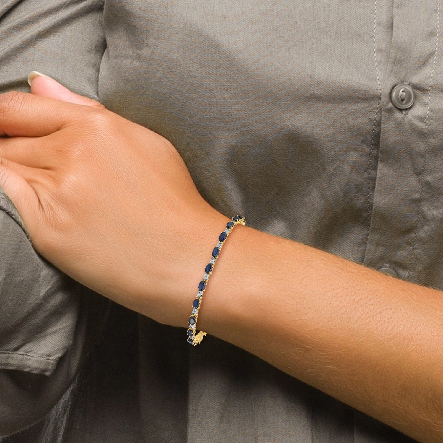 14k White Gold Complete Diamond and Oval Emerald 7 inch Bracelet BM4481