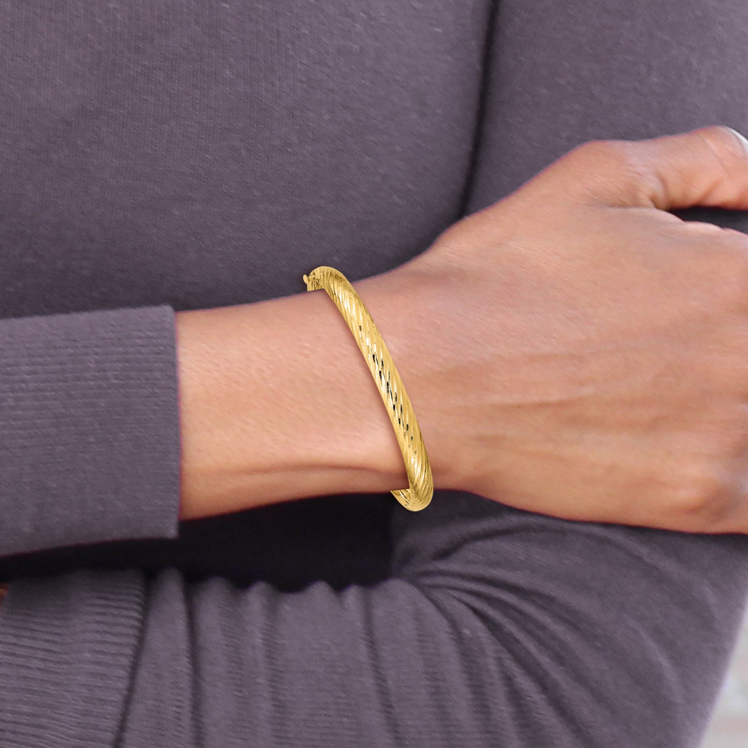14k 3/16 Textured 4.75mm Hinged Childrens Bangle DB691